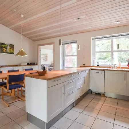 Holiday home Three-bedroom Holiday In