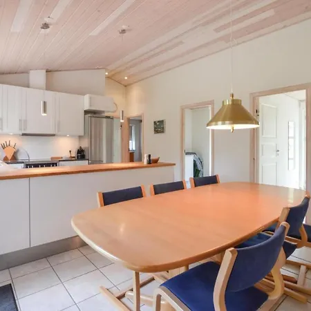 Holiday home Three-bedroom Holiday In