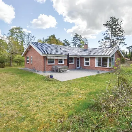 Three-bedroom Holiday In Holiday home *